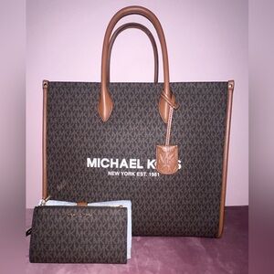 NWT MICHAEL KORS TOTE BAG & WALLET
